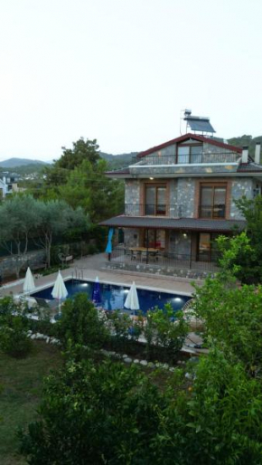 Lüks Bahçeli Özel Havuzlu Villa